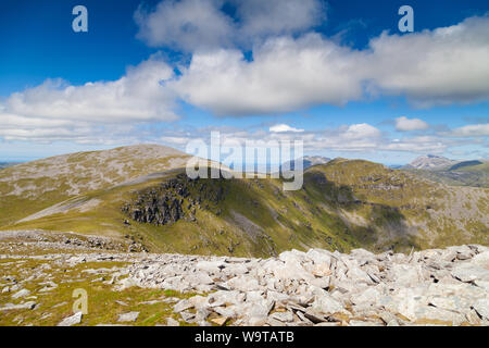 Mit Blick auf den Gipfel des Corbett Meallan Liath Bottighofen Mhic Dhughaill, Sutherland, Schottland Stockfoto