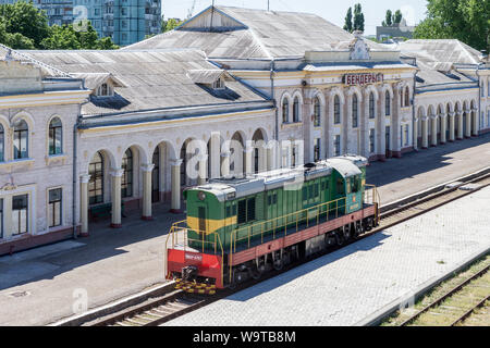 Lokomotive, Rückseite des Bahnhof Bender, Bender-1, Transnistrien Moldawien Stockfoto