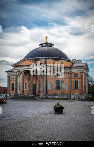 Die Kirche der Heiligen Dreifaltigkeit in Karlskrona, Blekinge Lan befindet, Südschweden. Am Stortorget, dem Hauptplatz der Stadt entfernt. Stockfoto