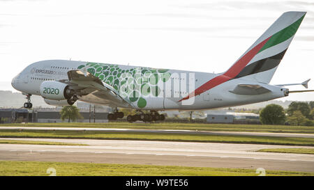 Glasgow, UK. 12. Mai 2019. Emirates Airbus A380 Super Jumbo in Glasgow gesehen Abreise für Dubai. Credit: Colin Fisher/CDFIMAGES.COM Stockfoto