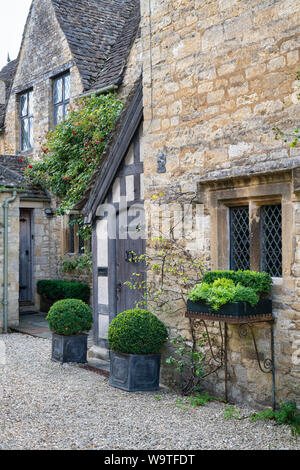 Stein und Fachwerkhaus Haus in Sheep Street. Burford, Cotswolds, Oxfordshire, England Stockfoto