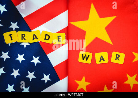 Flaggen der USA und China, Handelskrieg Stockfoto