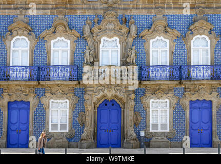 Die Palace do Raio, eine Mitte des 18. Jahrhunderts Spätbarock frühen Rokoko Palast mit Azulejo Kacheln dekoriert. Im Zentrum von Braga in der North West Portu Stockfoto