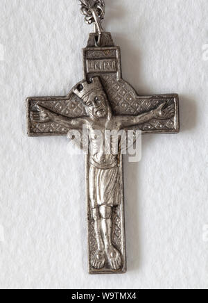 Vintage Kreuz Anhänger - Jesus Christus am Kreuz Stockfoto