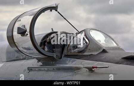 Offene Überdachung eines rumänischen Luftstreitkräfte Mikoyan-Gurevich MiG-21 LanceR C Stockfoto