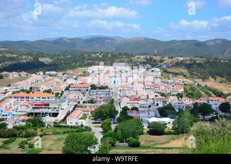 Anzeigen von Aljezur in Portugal von Aljezur Schloss Stockfoto