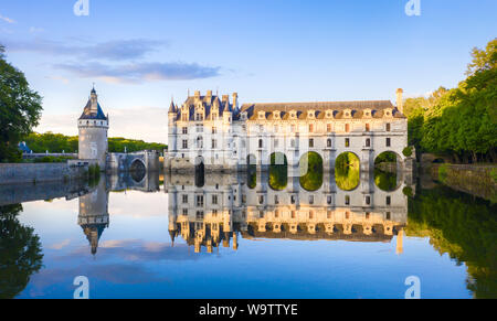 Chateau de Chenonceau ist eines französischen Schlosses überspannt den Fluss Cher in der Nähe von Chenonceaux Dorf, Tal der Loire in Frankreich Stockfoto