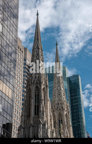 St. Patrick's Cathedral an der Fifth Avenue von New York City entfernt Stockfoto