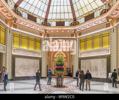 Art déco-Lobby des historischen Hotel Fairmont Peace on the Bund, Shanghai, China Stockfoto