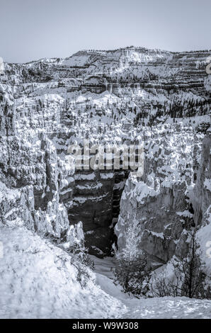 Schnee, der schönen Felsformationen im Bryce Canyon Stockfoto