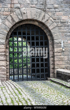 Eingang zu einem mittelalterlichen Komplex in Washington Heights in Manhattan (New York) Stockfoto