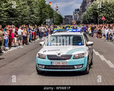Die belgische Polizei Reiten für die Sicherheit während der Lgbt Pride Parade Antwerpen, 10 August, 2019, Antwerpen, Belgien Stockfoto