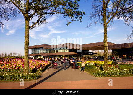 Keukenhof, Lisse, Niederlande - 18 April 2019: Der Haupteingang des Keukenhof Blick aus dem Park, die grösste Blume und tulip Garden Park Stockfoto