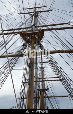 Masten, italienische Segelschulschiff AMERIGO VESPUCCI, Hanse-Sail, Warnemünde, Rostock, Mecklenburg-Vorpommern, Deutschland Stockfoto