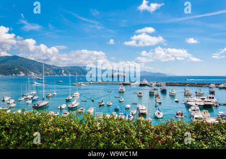 Santa Margherita Ligure, Italien, 14. September 2013: Boote im Hafen von Santa Margherita Ligure an einem sonnigen Tag günstig, Italien Stockfoto