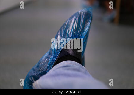 2 medizinische Überschuhe Blau Blau Polyethylen komfortable Nicht promokaemye Qualität Stockfoto