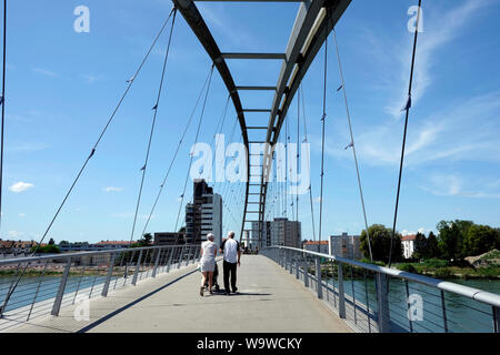 Ein Blick auf die drei Länder Brücke, die verbindet die Städte von Huningue in Frankreich mit der deutschen Stadt Weil-Am-Rhein Stockfoto