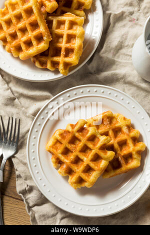 Hausgemachten belgischen Zucker Waffeln bereit zu Essen Stockfoto