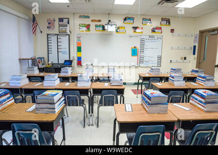 Klassenzimmer in einer privaten christlichen Schule begrüßen Kinder wieder in die Schule zu Beginn des neuen Schuljahres. Stockfoto