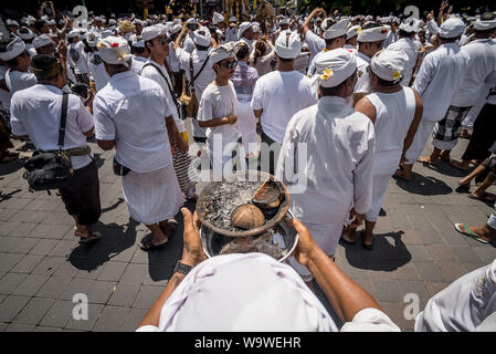 Dezember 06, 2018: Nanggluk Merana Feier. Kuta, Bali, Indonesien Stockfoto