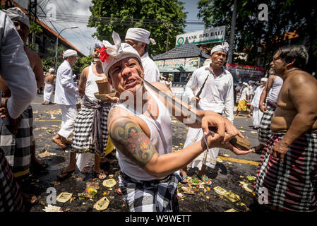 Dezember 06, 2018: Nanggluk Merana Feier. Kuta, Bali, Indonesien Stockfoto