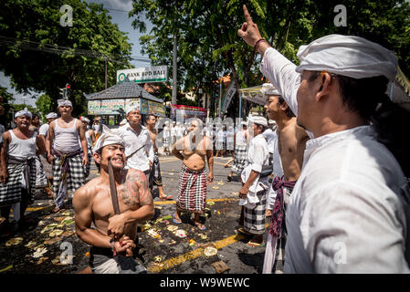 Dezember 06, 2018: Nanggluk Merana Feier. Kuta, Bali, Indonesien Stockfoto