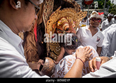 Dezember 06, 2018: Nanggluk Merana Feier. Kuta, Bali, Indonesien Stockfoto