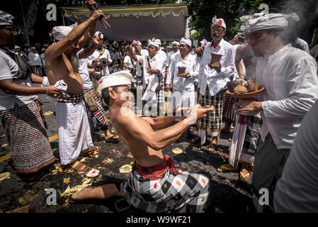 Dezember 06, 2018: Nanggluk Merana Feier. Kuta, Bali, Indonesien Stockfoto