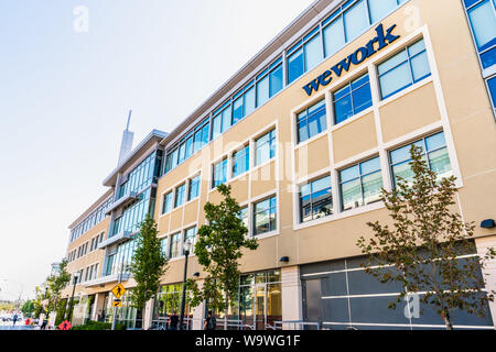 August 14, 2019 San Mateo/CA/USA - WeWork Bürogebäude in Silicon Valley; WeWork ist eine amerikanische Firma, freigegebene Arbeitsbereiche bietet Stockfoto