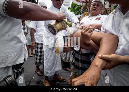 Dezember 06, 2018: Nanggluk Merana Feier. Kuta, Bali, Indonesien Stockfoto