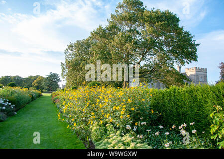 Grimsthorpe, Vereinigtes Königreich. 15 Aug, 2019. Ein Blick auf grimsthorpe Schloss in Lincolnshire, Kredit: Jonathan Clarke/Alamy leben Nachrichten Stockfoto