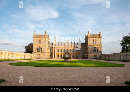 Grimsthorpe, Vereinigtes Königreich. 15 Aug, 2019. Ein Blick auf grimsthorpe Schloss in Lincolnshire, Kredit: Jonathan Clarke/Alamy leben Nachrichten Stockfoto