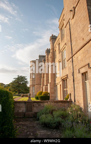 Grimsthorpe, Vereinigtes Königreich. 15 Aug, 2019. Ein Blick auf grimsthorpe Schloss in Lincolnshire, Kredit: Jonathan Clarke/Alamy leben Nachrichten Stockfoto