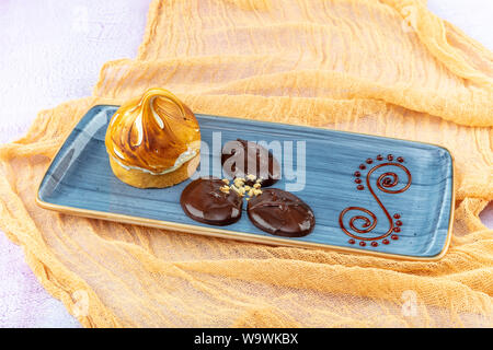 Mont Blanc Kuchen close-up auf der Platte Stockfoto