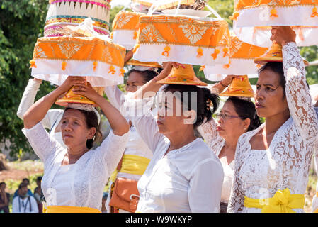 Denpasar, Bali, Indonesien - 14. November 2018: Plebon Zeremonie (die königliche feuerbestattung). Traditionelle Beerdigung in Bali. Stockfoto