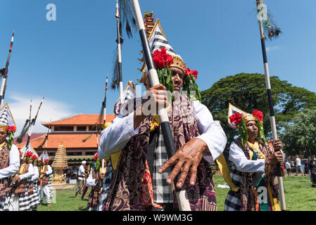 Denpasar, Bali, Indonesien - 14. November 2018: Plebon Zeremonie (die königliche feuerbestattung). Traditionelle Beerdigung in Bali. Stockfoto