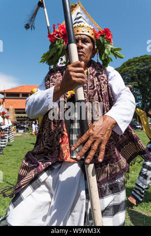 Denpasar, Bali, Indonesien - 14. November 2018: Plebon Zeremonie (die königliche feuerbestattung). Traditionelle Beerdigung in Bali. Stockfoto