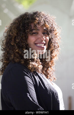 Edinburgh, Schottland, Großbritannien. 15 Aug, 2019. Elizabeth Acevedo, National Poetry Slam Champion, diskutiert ihr Buch Carnegie - Gewinnen der Poet X, in Edinburgh International Book Festival 2019, Credit: Pauline Keightley/Alamy leben Nachrichten Stockfoto