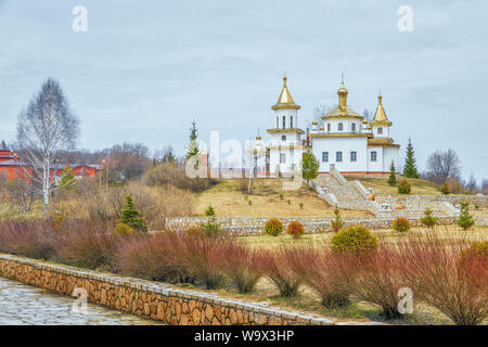 Kirche der Ikone der Muttergottes von Kasan in St. Georg Kloster von Annahme, Heilige Buchsen (Svyatyye Kustiki). Baschkortostan. Russland Stockfoto