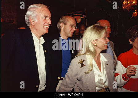 Steve Ross bei der Eröffnung der Bat-Mann, ein Warner Brothers Film an der Uptown Theater im Juli 1989 Foto von Dennis Brack 70 Stockfoto