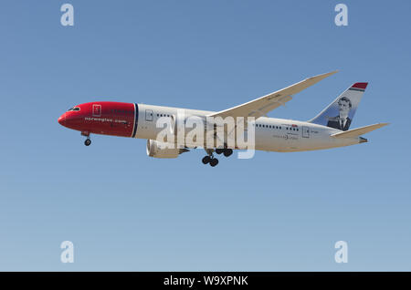 Norwegisches Air Shuttle ASA Boeing 787 wurde bei Endanflug zum Los Angeles International Airport, LAX, gezeigt. Stockfoto