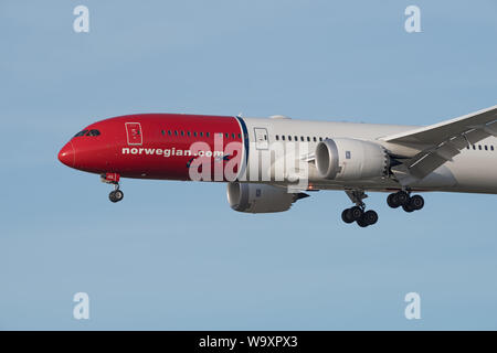 Das norwegische Flugzeug ASA Boeing 787 wurde gezeigt, als es sich dem Los Angeles International Airport, LAX, zur Landung näherte. Stockfoto