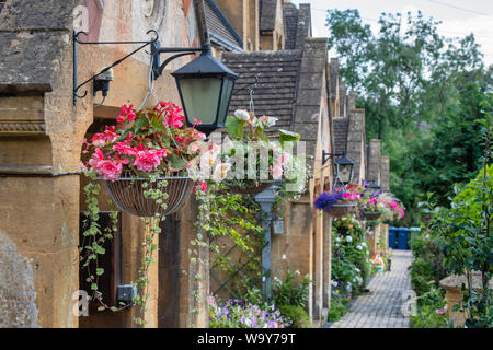 Chandos und Dellen armenhäuser in der alten Anglo-sächsischen Stadt Winchcombe, Cotswolds, Gloucestershire, England Stockfoto