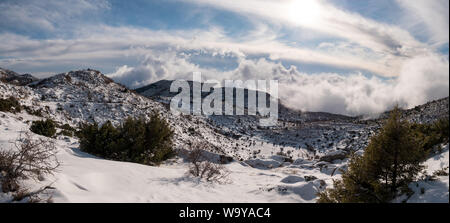 Panorama Landschaft der Berg Biokovo in Kroatien auf Winter mit Schnee bedeckt Stockfoto