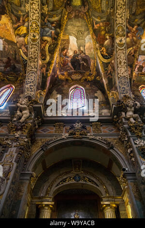 Valencia, Spanien - 24.07.2019: Parroquia und Iglesia de San Nicolas de Bari y San Pedro Martir - die Kirche und die Pfarrei Stockfoto