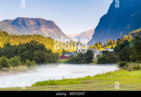 Fortun Dorf in der Nähe von Hemsedal in Fotundalen tal Sogn und Fjordane in Fjordnorwegen Stockfoto
