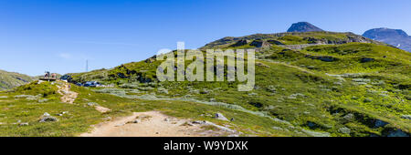 Blick auf Haarnadel Straße aus Sicht Nedre Oscarshaug entlang der malerischen Route Sognefjellet zwischen Skjolden und Lorn in Westnorwegen. Stockfoto