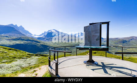 Aussichtspunkt Nedre Oscarshaug an National Scenic route Sognefjellet zwischen Skjolden und Lorn in Sogn und Fjordane in Fjordnorwegen. Stockfoto