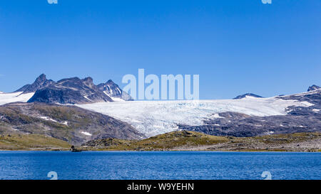 Anzeigen von Sognefjellshytta Smorstabbrean Krossbu Gletscher entlang der malerischen Route Sognefjellet zwischen Skjolden und in Westnorwegen. Stockfoto