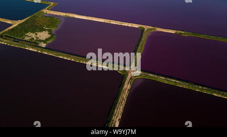 Moderne Kläranlage. Tanks, die für die Belüftung und die biologische Reinigung des Abwassers. Stockfoto